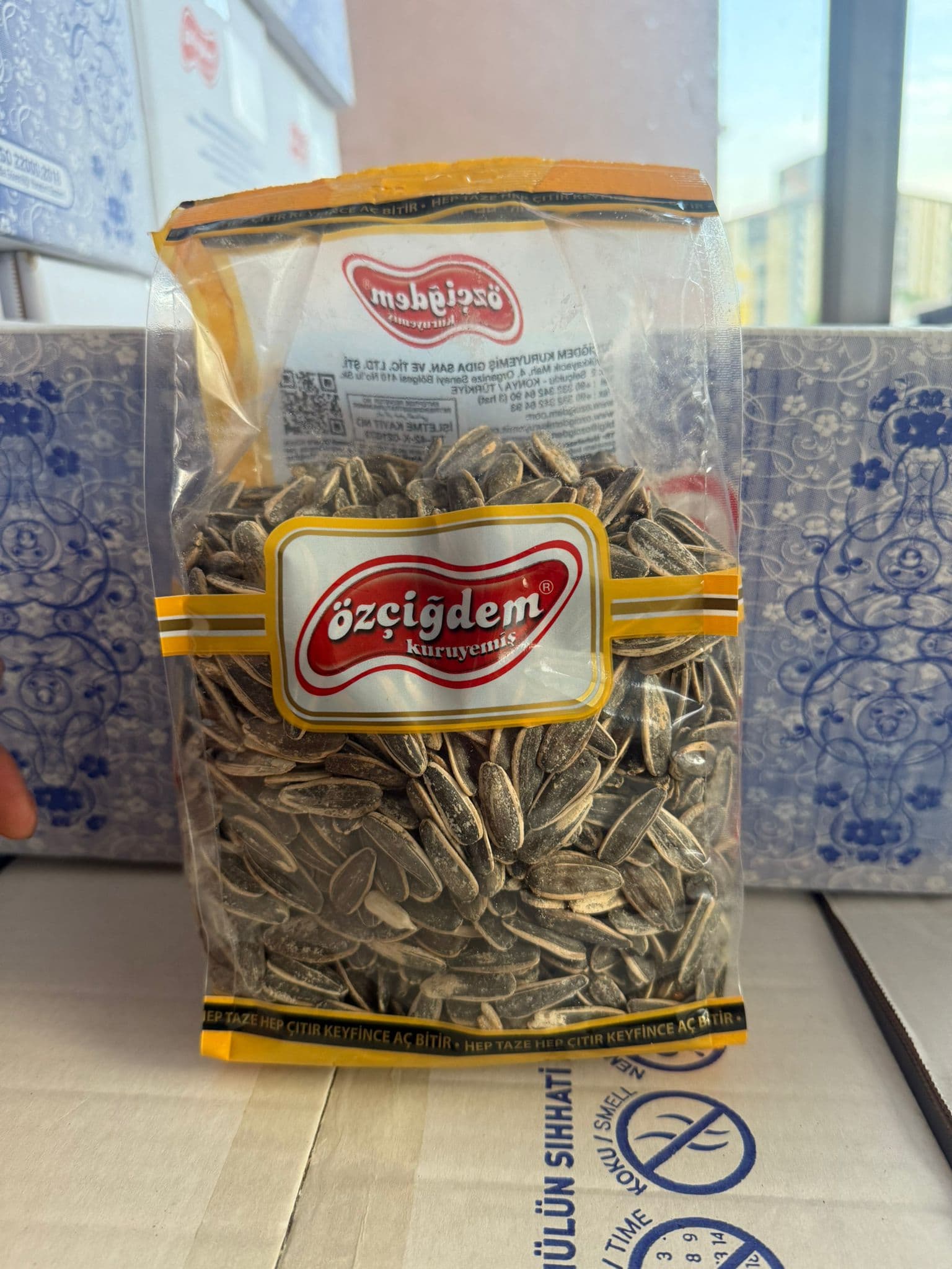 ÖZÇİĞDEM TUZLU SİYAH ÇEKİRDEK 400 GR